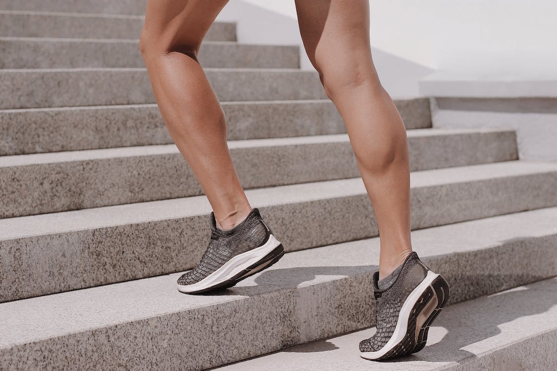 Rekomendasi Sepatu Running yang Bikin Jogging Makin Energik 